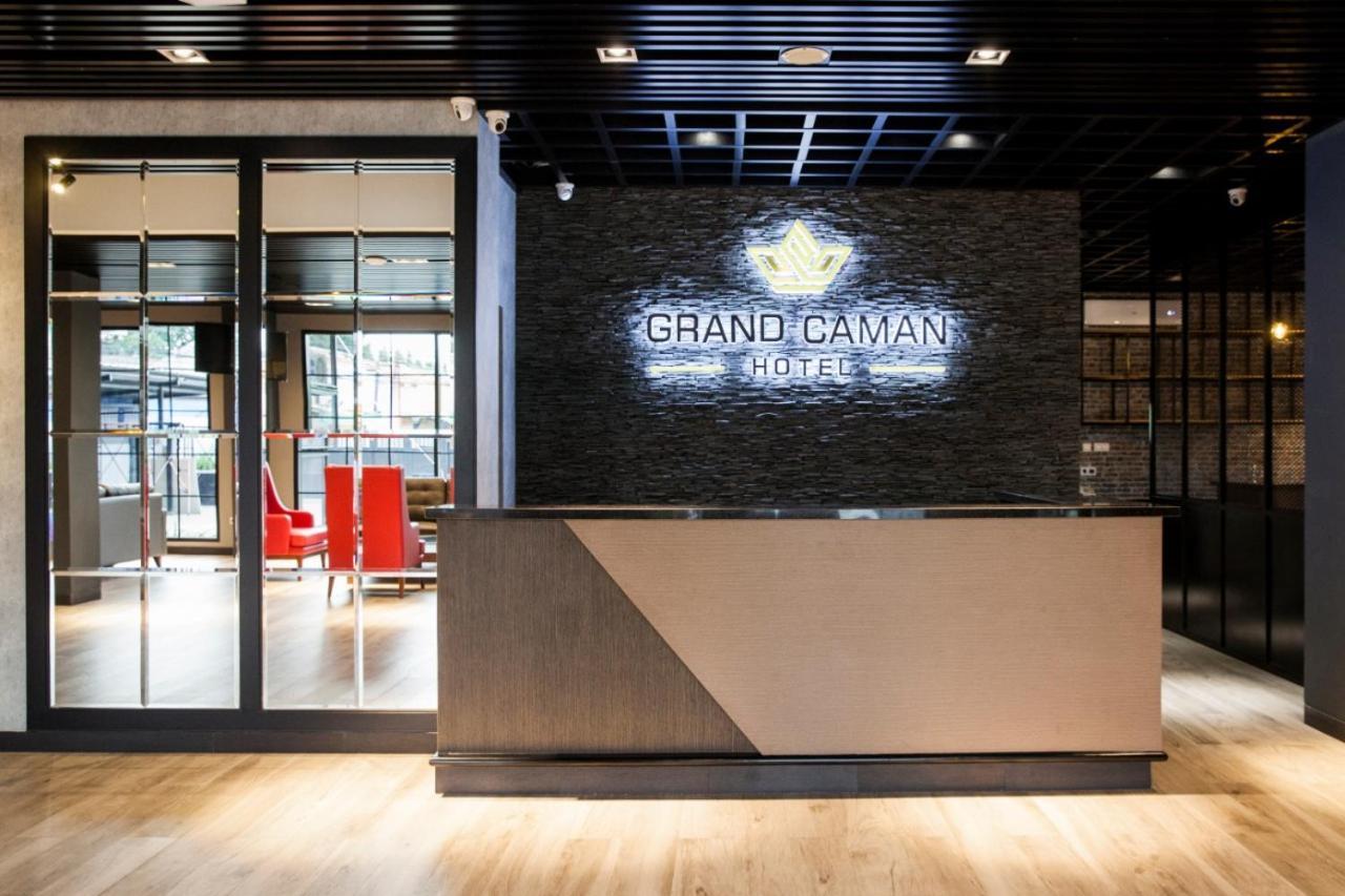 Grand Caman Hotel Bekasi Exterior foto